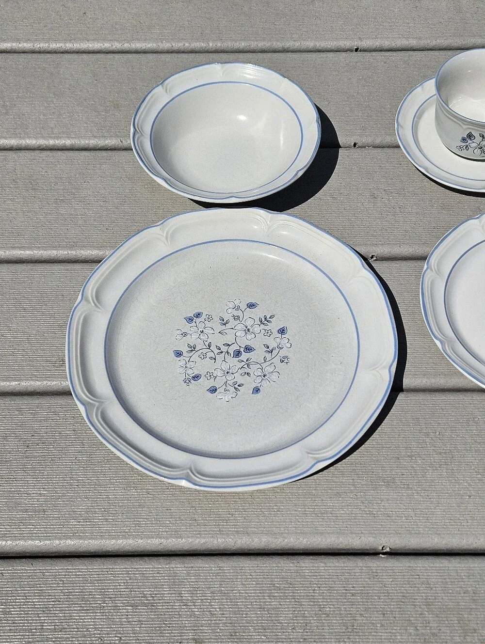 Vintage Covington Avondale Stoneware Dinnerware Set 5Pc Blue Flower Service 1